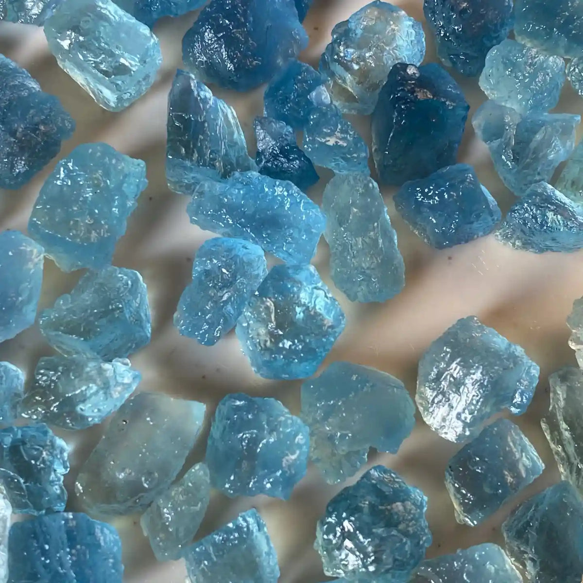 Aquamarine quartz with soft blue color and spiritual meaning