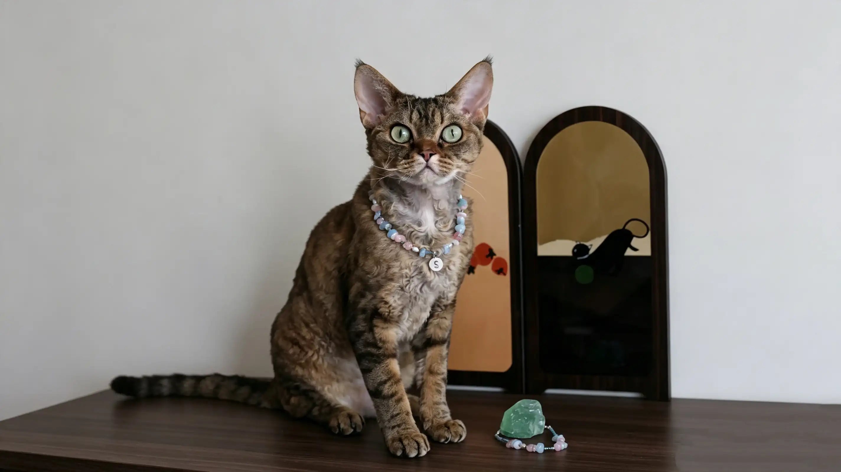 Cat crystal necklace with natural gemstone beads for promotes sense of trust