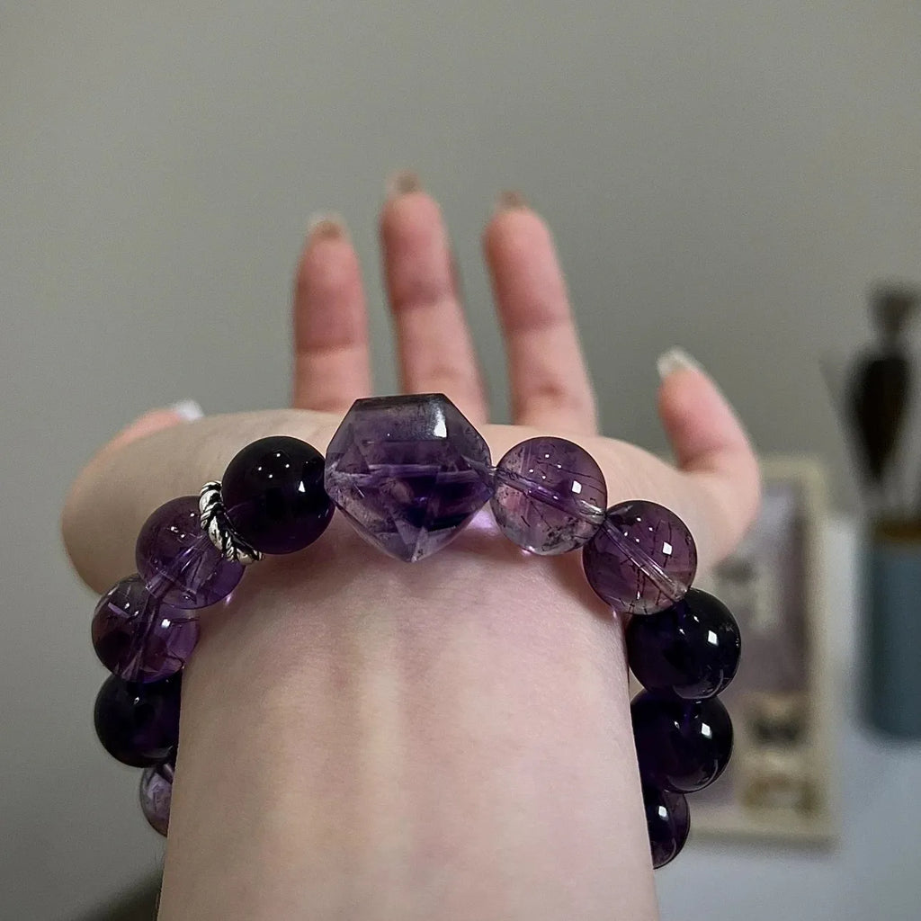 Everyday vintage amethyst bracelet suitable for study, reading, or mindful daily wear.